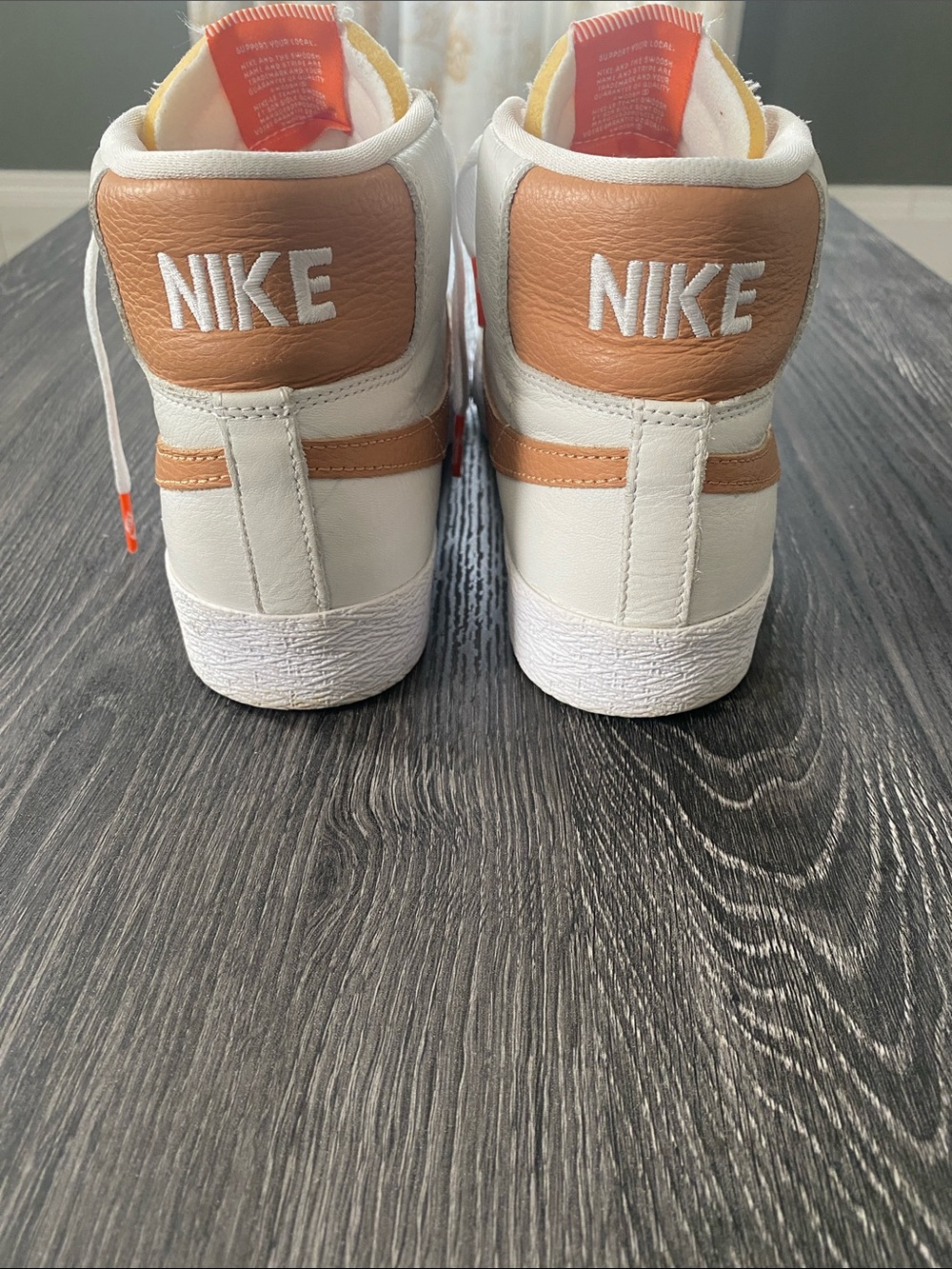 Nike Mens Mid-Top Sneakers. (Or Women) - Picture 6 of 16